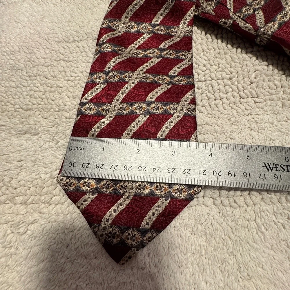 Vintage Claiborne Tie Red Interlocking Art Deco 100% Silk USA Old Money Novelty